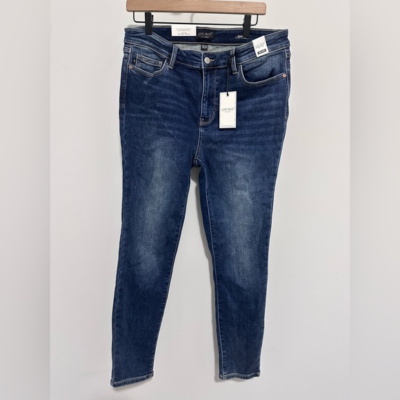 NWT Judy Blue Mid Rise Skinny Jeans Mid Wash - Picture 2 of 7